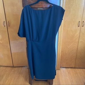 Perfect little Black Dress, looks stunning on!        Perfect for a wedding!!